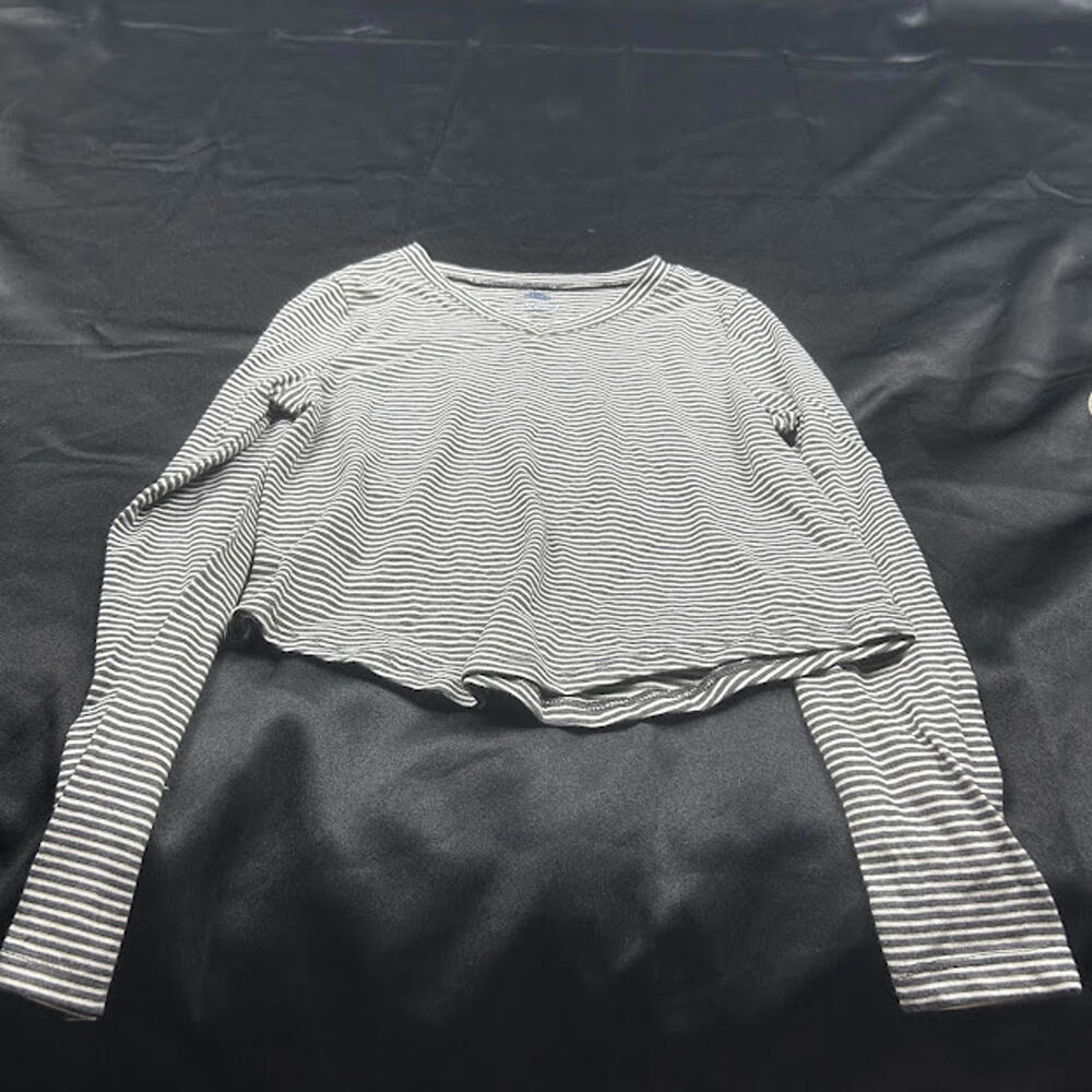 Old Navy GIRLS Grey & White Striped‎ Long Sleeve V-Neck Shirt Size S / 6-7Y